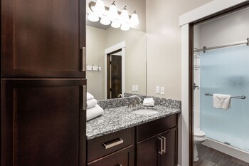 the yellowstone hideaway unit c