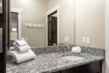 the yellowstone hideaway unit c