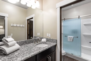 the yellowstone hideaway unit c