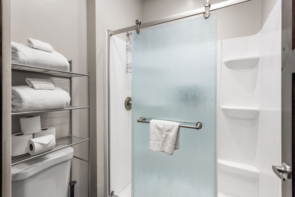 the yellowstone hideaway unit c