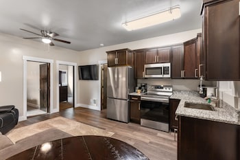 the yellowstone hideaway unit c