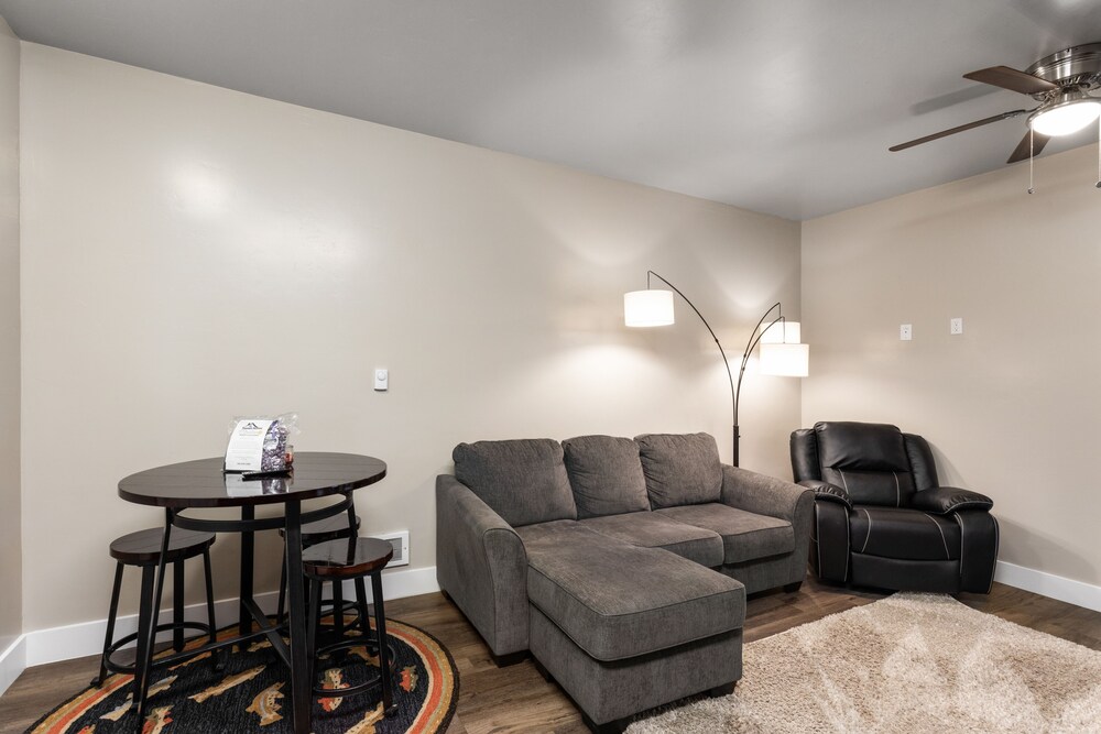 the yellowstone hideaway unit c