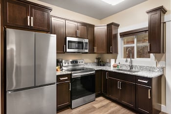 the yellowstone hideaway unit c