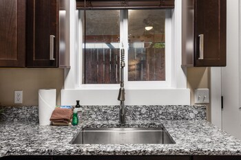 the yellowstone hideaway unit c