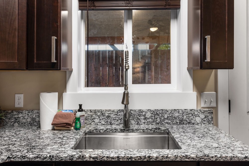 the yellowstone hideaway unit c