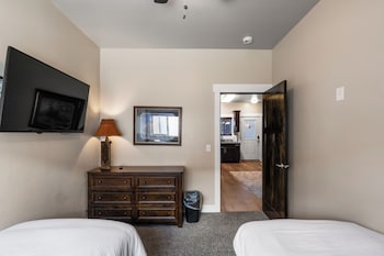 the yellowstone hideaway unit c