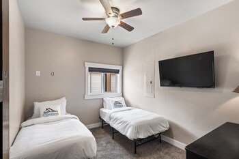 the yellowstone hideaway unit c