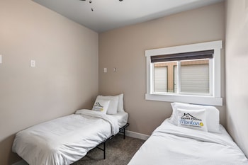 the yellowstone hideaway unit c