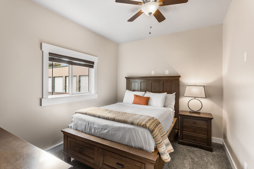 the yellowstone hideaway unit c