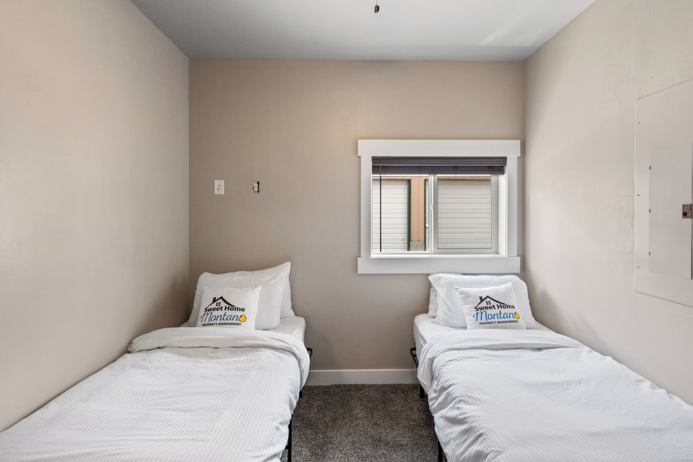 the yellowstone hideaway unit c