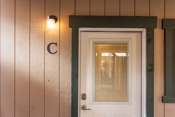 the yellowstone hideaway unit c