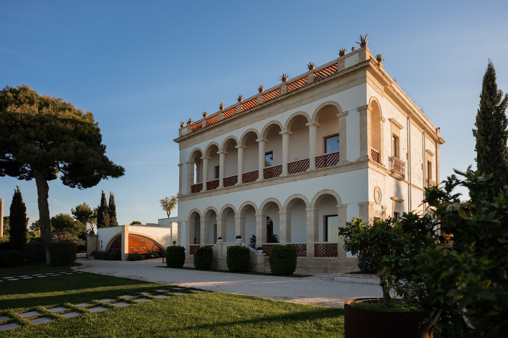 mastropa exclusive resort