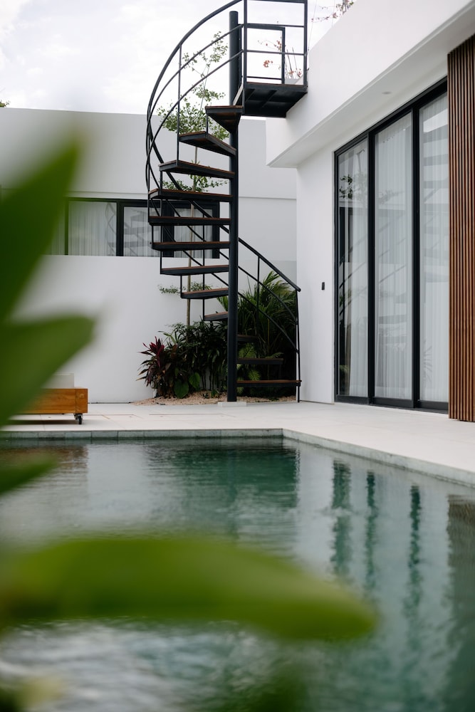 garden villa pererenan by breig