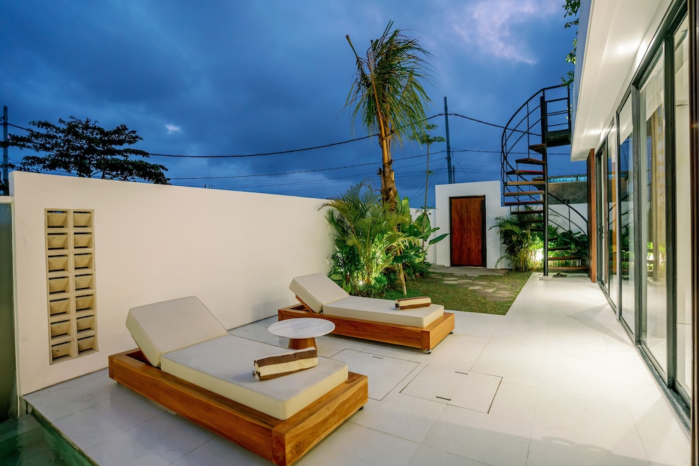 garden villa pererenan by breig