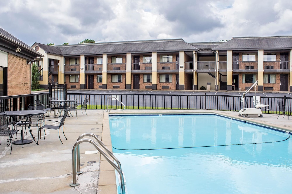 Red Roof Inn Sanford,North Carolina>>Sanford,3 star