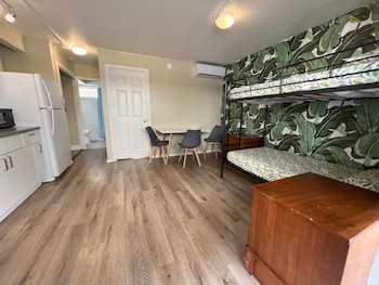 waikiki beachside hostel