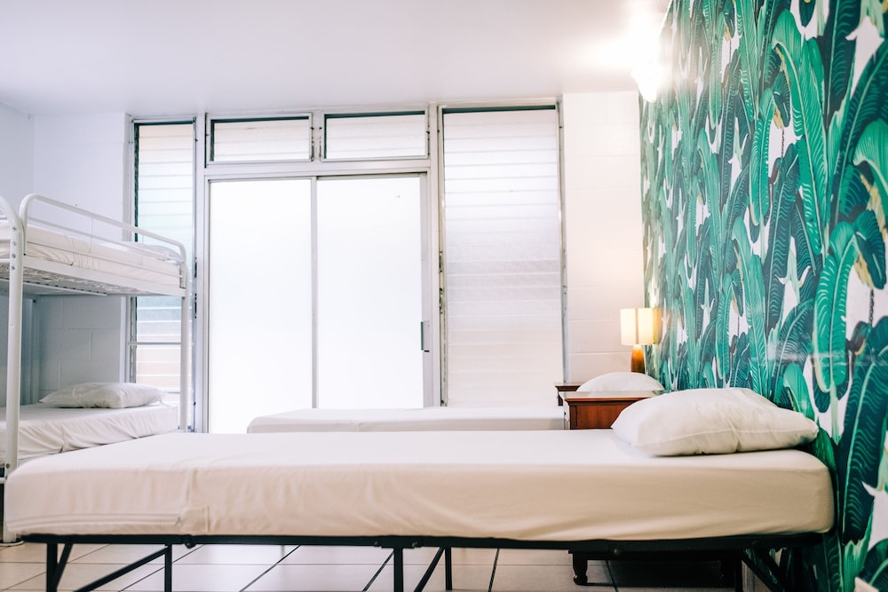 waikiki beachside hostel