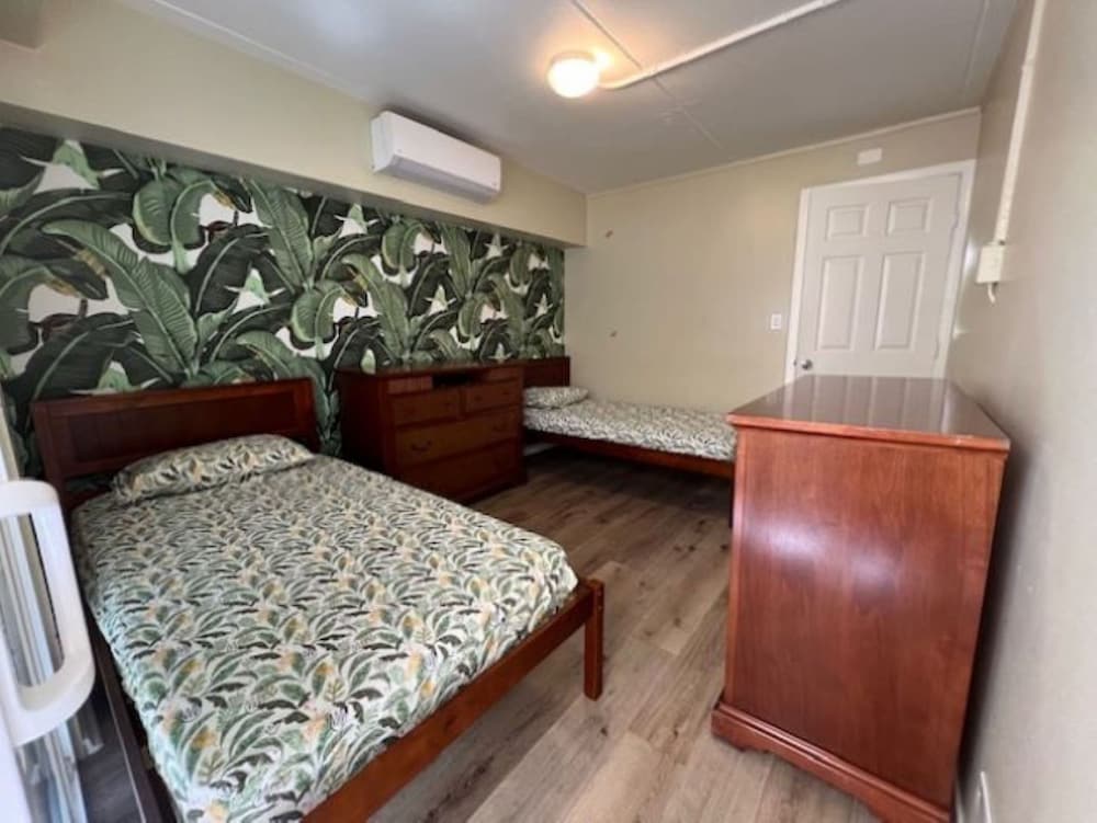 waikiki beachside hostel