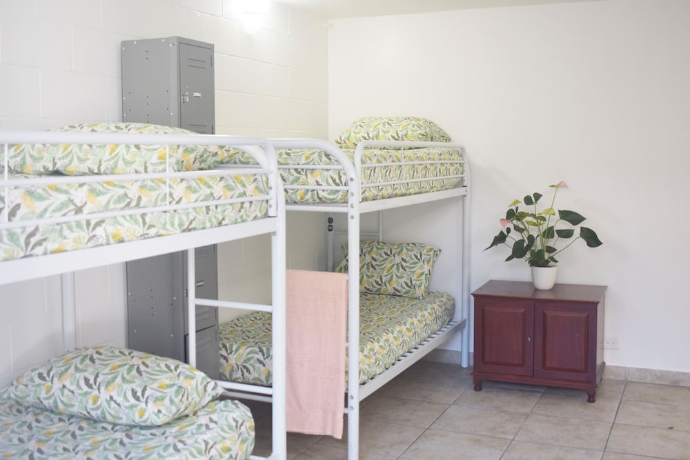 waikiki beachside hostel