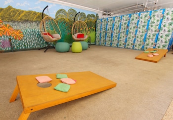 waikiki beachside hostel