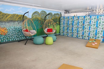 waikiki beachside hostel