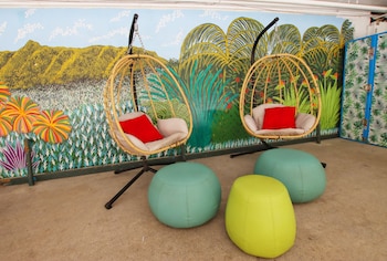 waikiki beachside hostel