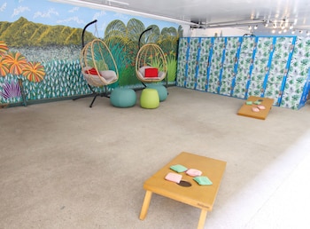 waikiki beachside hostel