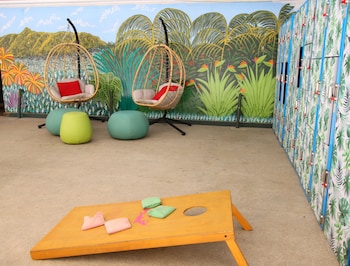 waikiki beachside hostel