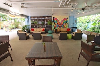 waikiki beachside hostel