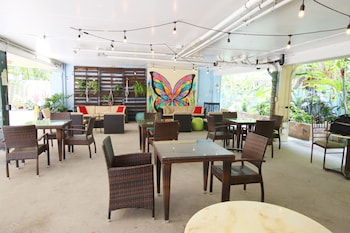 waikiki beachside hostel
