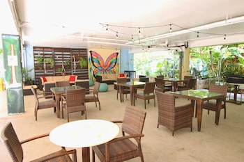 waikiki beachside hostel