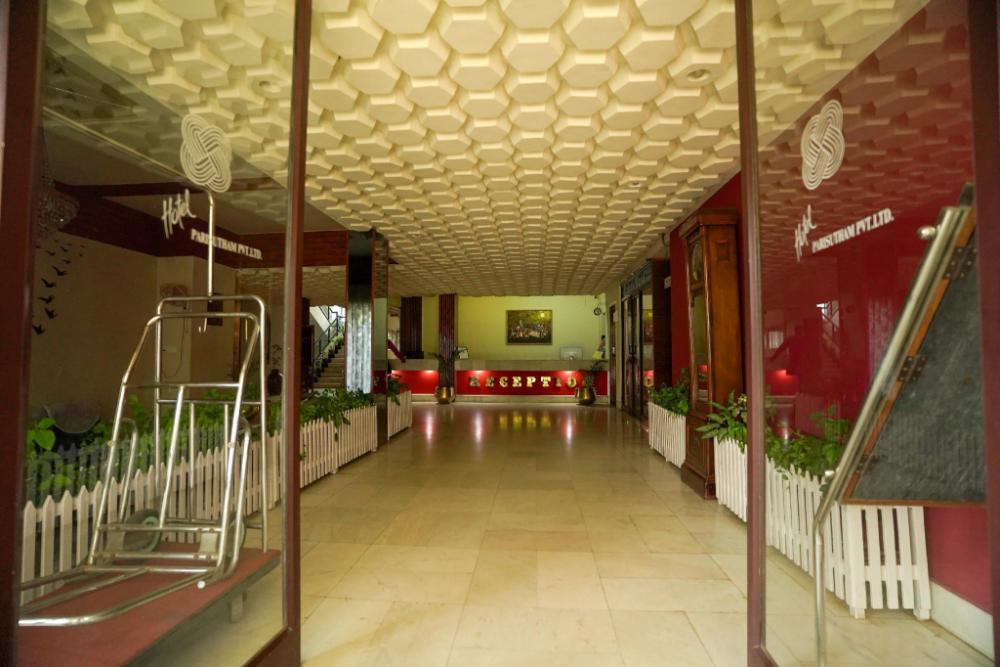 hotel parisutham