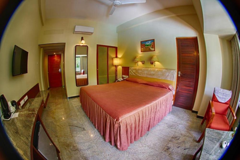 hotel parisutham