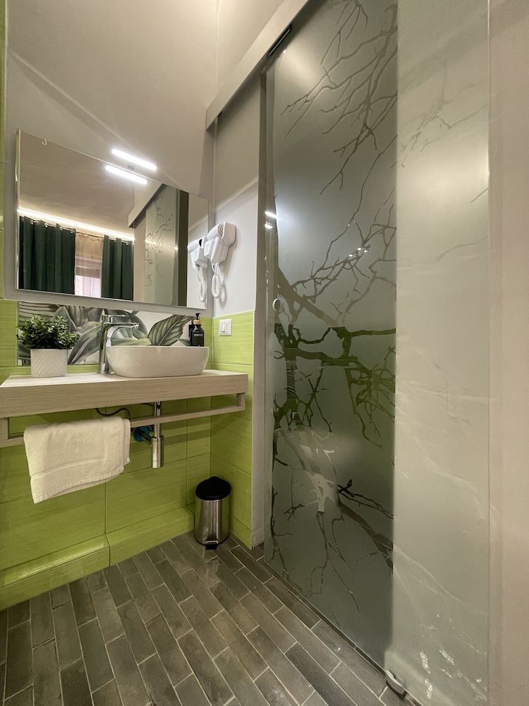 vomero suite and deluxe room