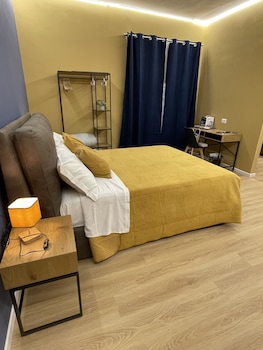 vomero suite and deluxe room