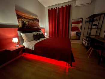vomero suite and deluxe room