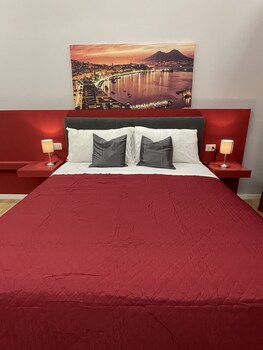 vomero suite and deluxe room