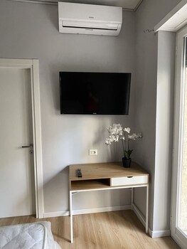 vomero suite and deluxe room