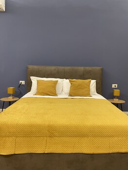 vomero suite and deluxe room