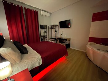vomero suite and deluxe room