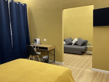 vomero suite and deluxe room