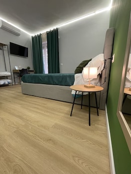 vomero suite and deluxe room