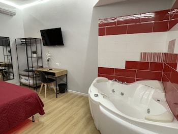 vomero suite and deluxe room