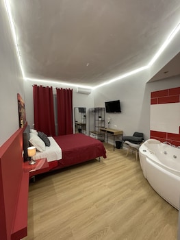 vomero suite and deluxe room