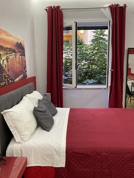vomero suite and deluxe room