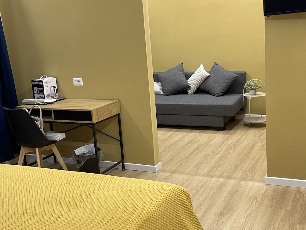 vomero suite and deluxe room