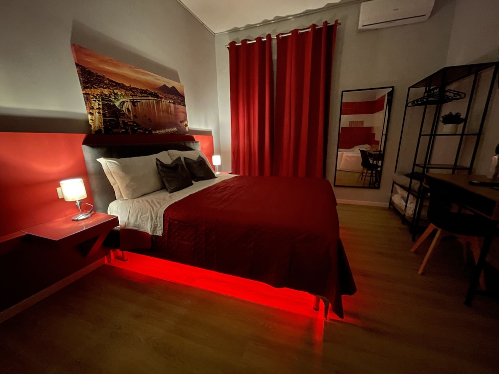 vomero suite and deluxe room