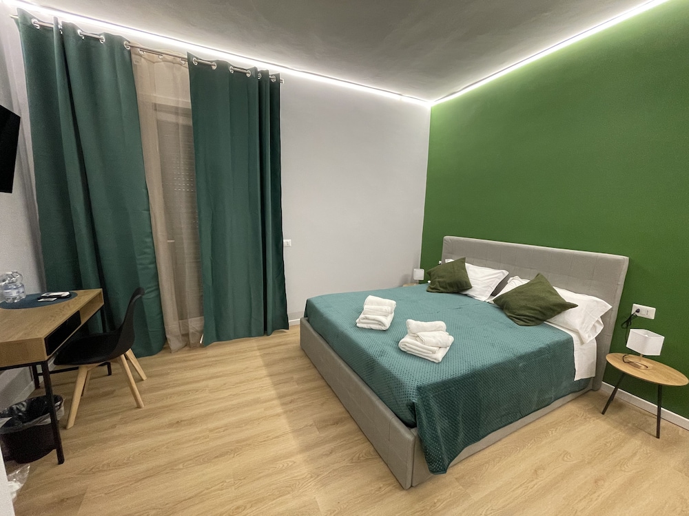 vomero suite and deluxe room