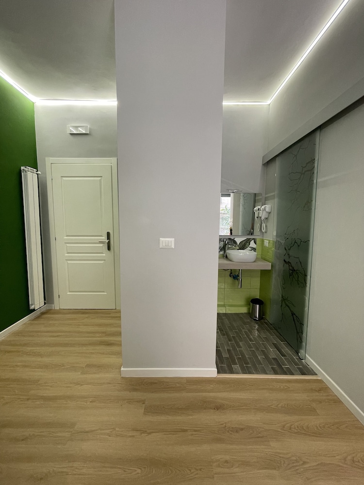 vomero suite and deluxe room