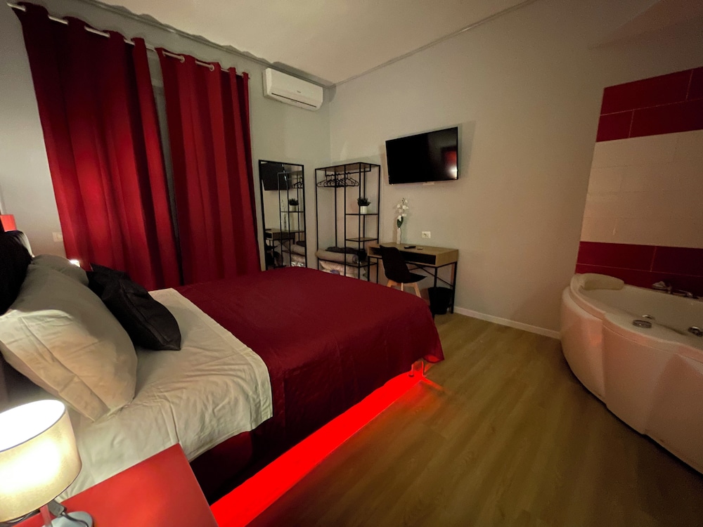 vomero suite and deluxe room